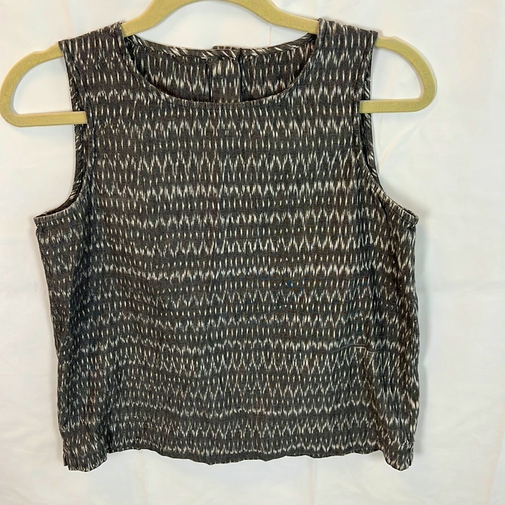 Green Eileen Gray and White Tank